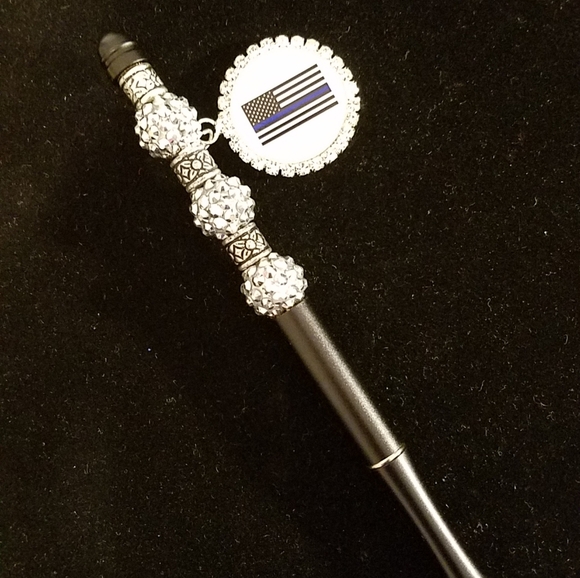 Beaded pen with charms - Picture 4 of 7